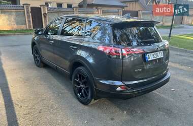 Внедорожник / Кроссовер Toyota RAV4 2018 в 