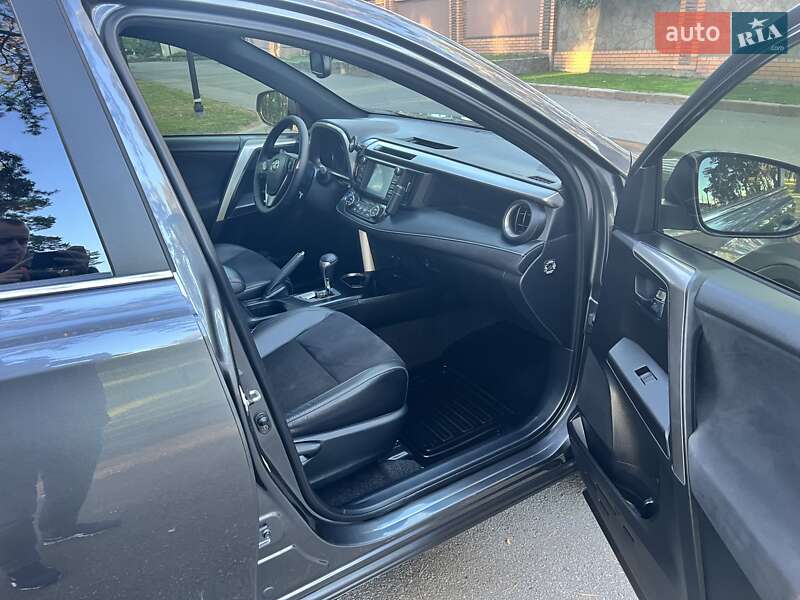 Внедорожник / Кроссовер Toyota RAV4 2018 в Чернигове