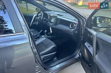 Внедорожник / Кроссовер Toyota RAV4 2018 в 