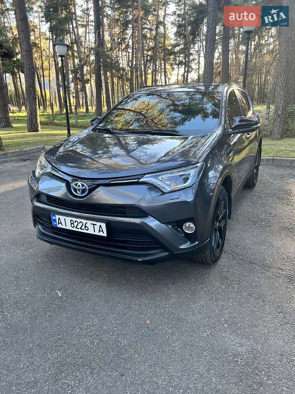 Внедорожник / Кроссовер Toyota RAV4 2018 в 