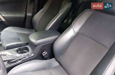 Внедорожник / Кроссовер Toyota RAV4 2017 в 