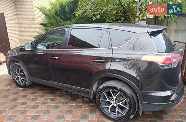 Внедорожник / Кроссовер Toyota RAV4 2017 в 