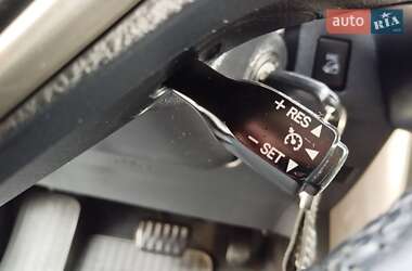 Внедорожник / Кроссовер Toyota RAV4 2013 в 