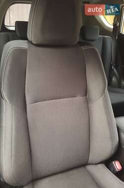 Внедорожник / Кроссовер Toyota RAV4 2013 в 