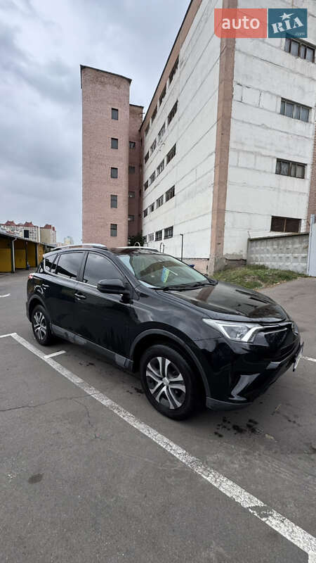Позашляховик / Кросовер Toyota RAV4 2017 в Києві