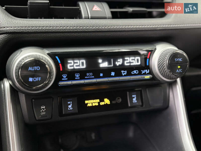 Внедорожник / Кроссовер Toyota RAV4 2021 в Киеве