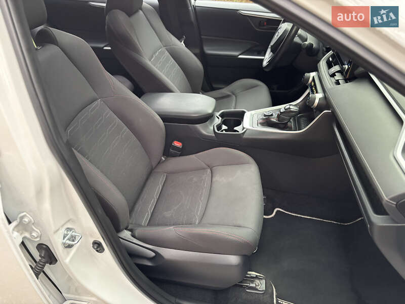 Внедорожник / Кроссовер Toyota RAV4 2021 в Киеве