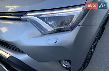 Позашляховик / Кросовер Toyota RAV4 2017 в  фото 5 Позашляховик / Кросовер Toyota RAV4 2017 в