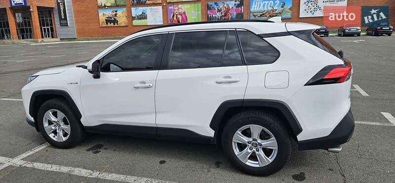 Внедорожник / Кроссовер Toyota RAV4 2020 в 