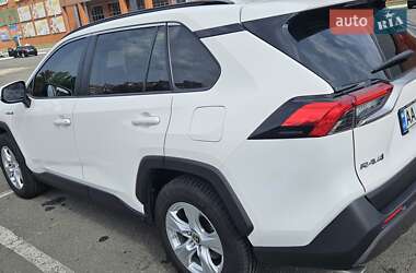 Внедорожник / Кроссовер Toyota RAV4 2020 в 