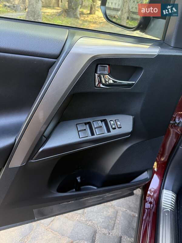 Позашляховик / Кросовер Toyota RAV4 2017 в Кам'янському