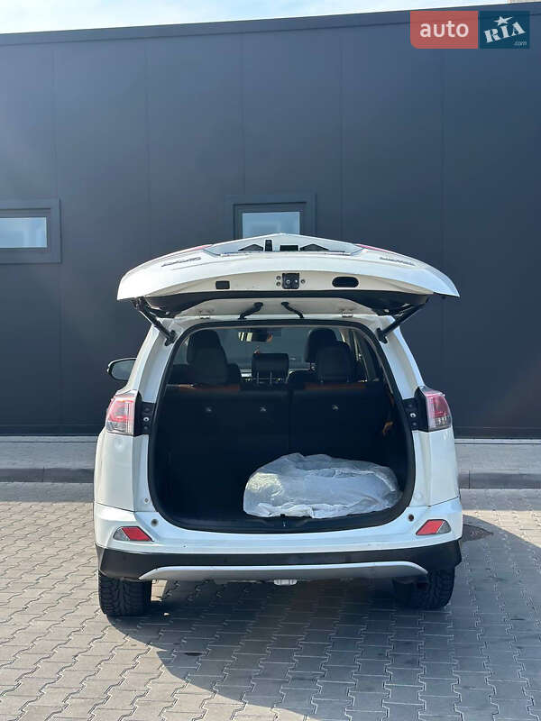 Внедорожник / Кроссовер Toyota RAV4 2016 в Одессе