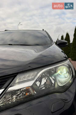 Внедорожник / Кроссовер Toyota RAV4 2013 в 