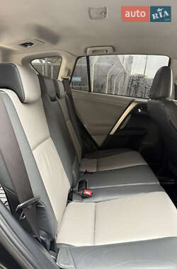 Внедорожник / Кроссовер Toyota RAV4 2013 в 