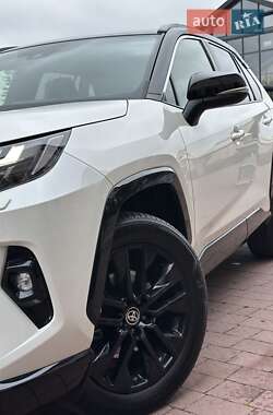 Внедорожник / Кроссовер Toyota RAV4 2022 в 