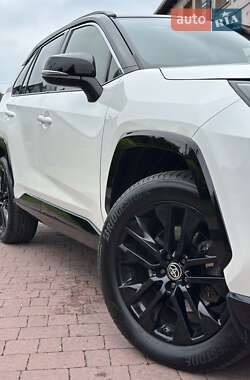 Внедорожник / Кроссовер Toyota RAV4 2022 в 