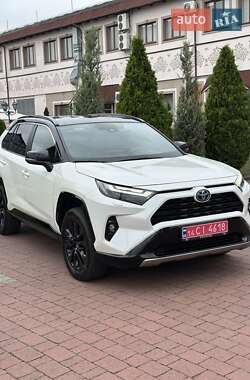 Внедорожник / Кроссовер Toyota RAV4 2022 в 