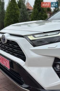 Внедорожник / Кроссовер Toyota RAV4 2022 в 