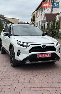 Внедорожник / Кроссовер Toyota RAV4 2022 в 