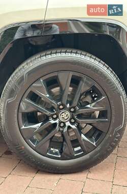 Внедорожник / Кроссовер Toyota RAV4 2022 в 
