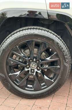 Внедорожник / Кроссовер Toyota RAV4 2022 в 