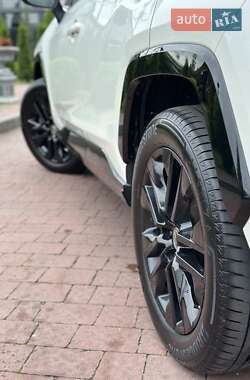 Внедорожник / Кроссовер Toyota RAV4 2022 в 