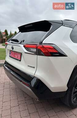 Внедорожник / Кроссовер Toyota RAV4 2022 в 