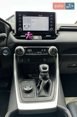 Внедорожник / Кроссовер Toyota RAV4 2022 в 