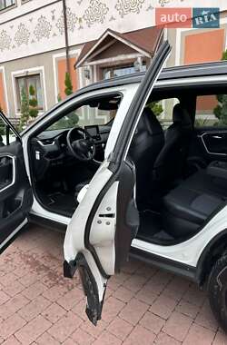 Внедорожник / Кроссовер Toyota RAV4 2022 в 