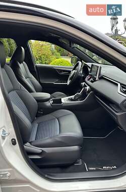 Внедорожник / Кроссовер Toyota RAV4 2022 в 