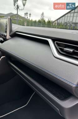 Внедорожник / Кроссовер Toyota RAV4 2022 в 