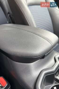 Внедорожник / Кроссовер Toyota RAV4 2022 в 