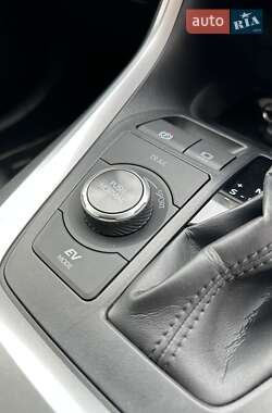 Внедорожник / Кроссовер Toyota RAV4 2022 в 