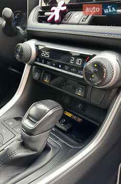 Внедорожник / Кроссовер Toyota RAV4 2022 в 