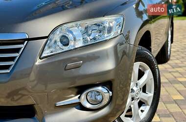 Внедорожник / Кроссовер Toyota RAV4 2011 в 