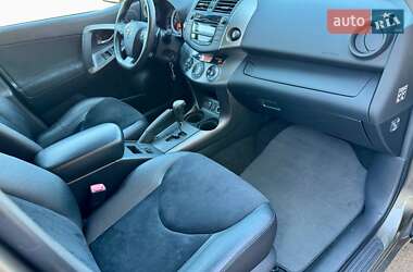 Внедорожник / Кроссовер Toyota RAV4 2011 в 