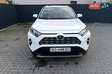 Внедорожник / Кроссовер Toyota RAV4 2020 в Ужгороде