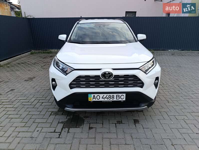 Внедорожник / Кроссовер Toyota RAV4 2020 в 
