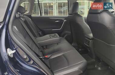 Внедорожник / Кроссовер Toyota RAV4 2020 в 