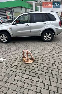 Внедорожник / Кроссовер Toyota RAV4 2004 в 