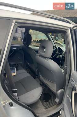 Внедорожник / Кроссовер Toyota RAV4 2004 в 