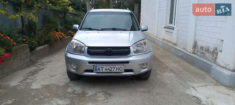 Позашляховик / Кросовер Toyota RAV4 2004 в Чернівцях