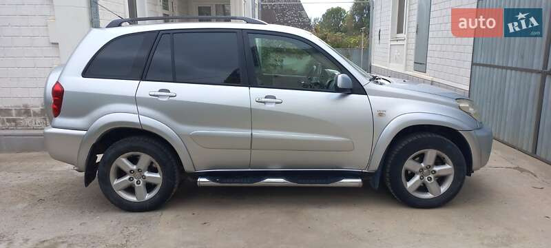 Позашляховик / Кросовер Toyota RAV4 2004 в Чернівцях