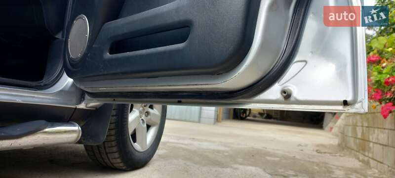 Позашляховик / Кросовер Toyota RAV4 2004 в Чернівцях