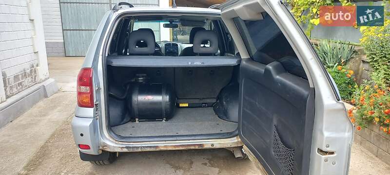 Позашляховик / Кросовер Toyota RAV4 2004 в Чернівцях