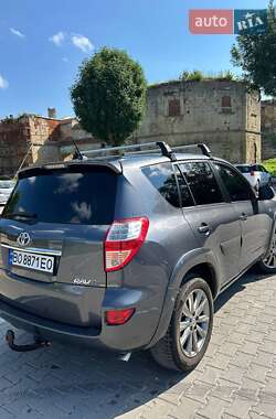 Внедорожник / Кроссовер Toyota RAV4 2011 в 