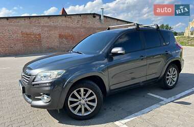 Внедорожник / Кроссовер Toyota RAV4 2011 в 