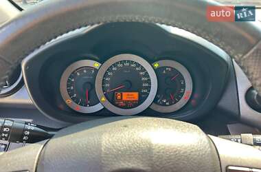 Внедорожник / Кроссовер Toyota RAV4 2011 в 