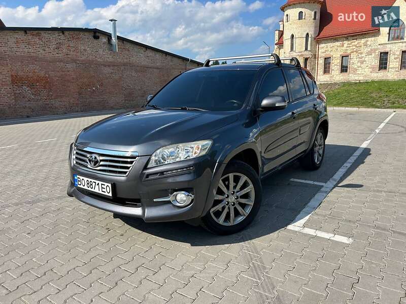 Внедорожник / Кроссовер Toyota RAV4 2011 в 