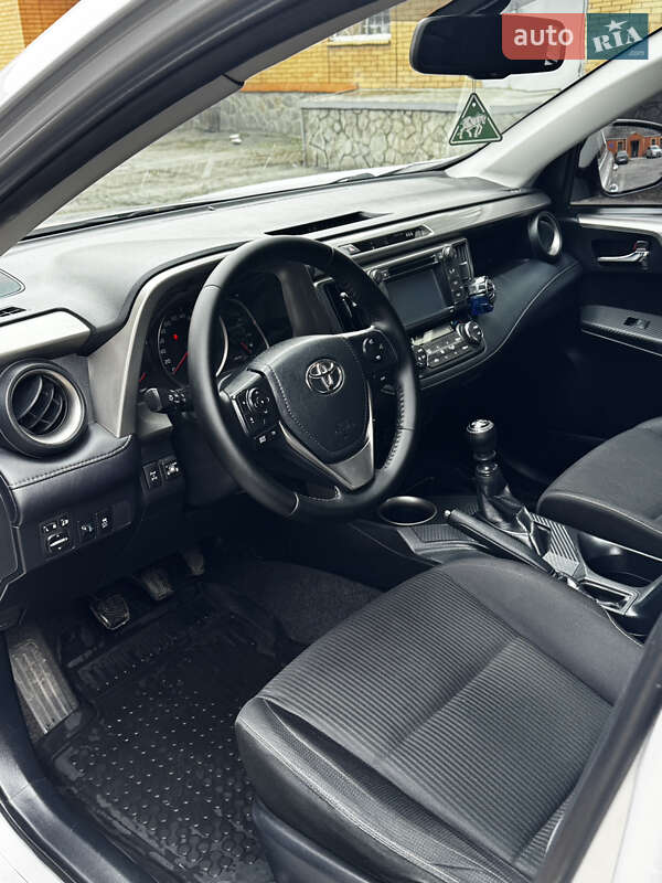 Позашляховик / Кросовер Toyota RAV4 2013 в Ромнах